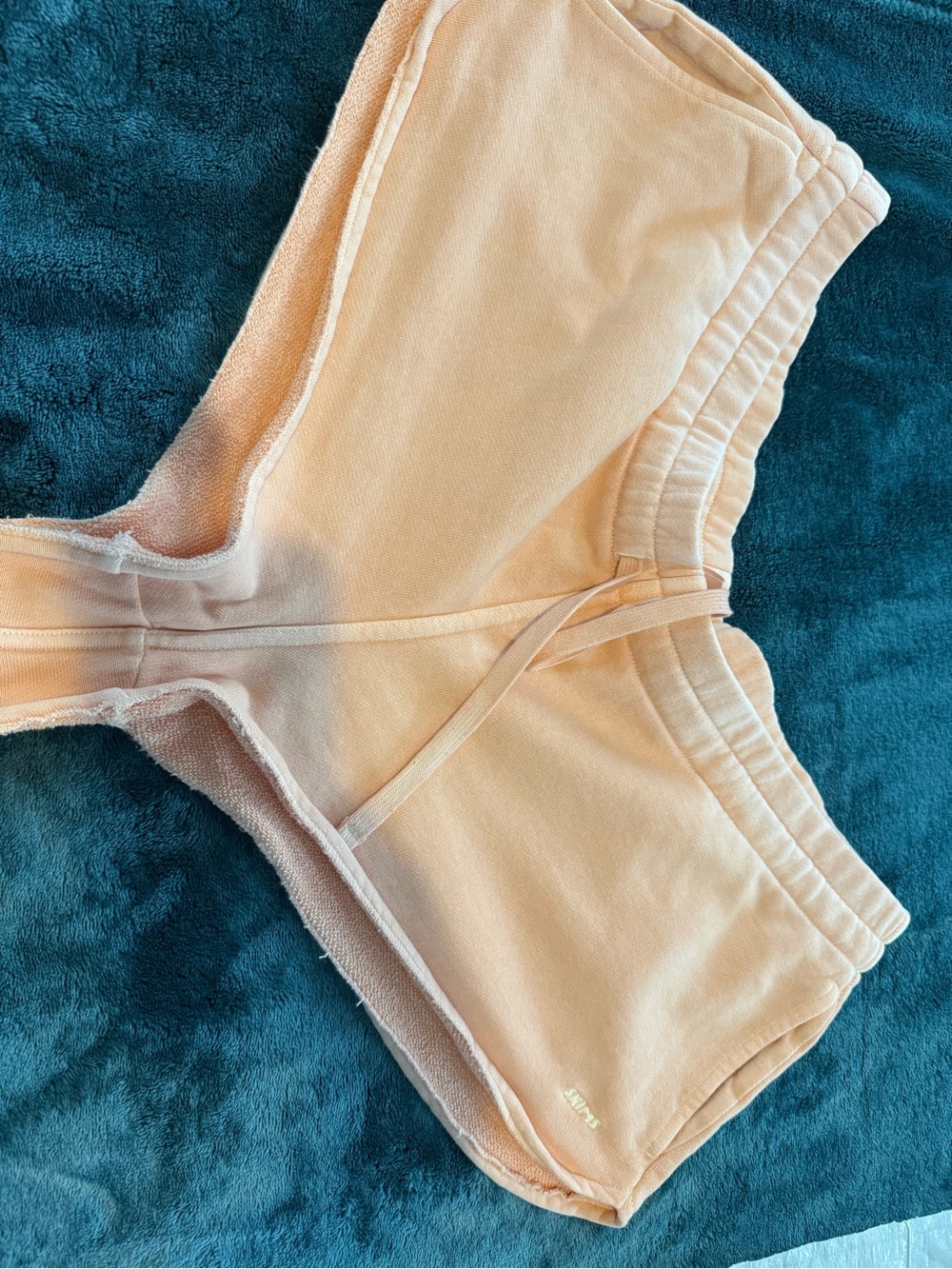 SKIMS SHORTS / Run large
